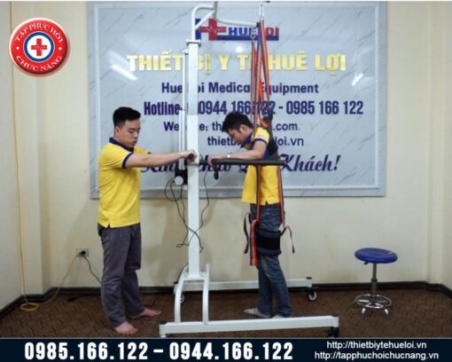 Khung tập đi bằng điện cho người già người tai biến