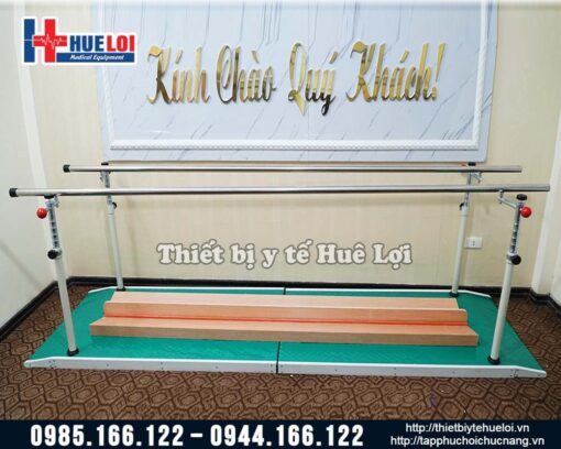 Thang song song tập phục hồi chức năng đi cho người bệnh