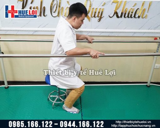 Thang song song tập phục hồi chức năng đi cho người bệnh