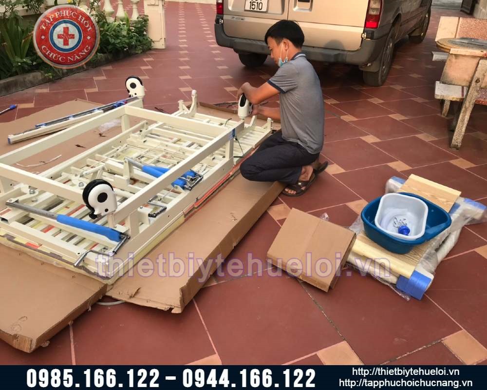 Giường bệnh 4 tay quay đa chức năng cao cấp HL4