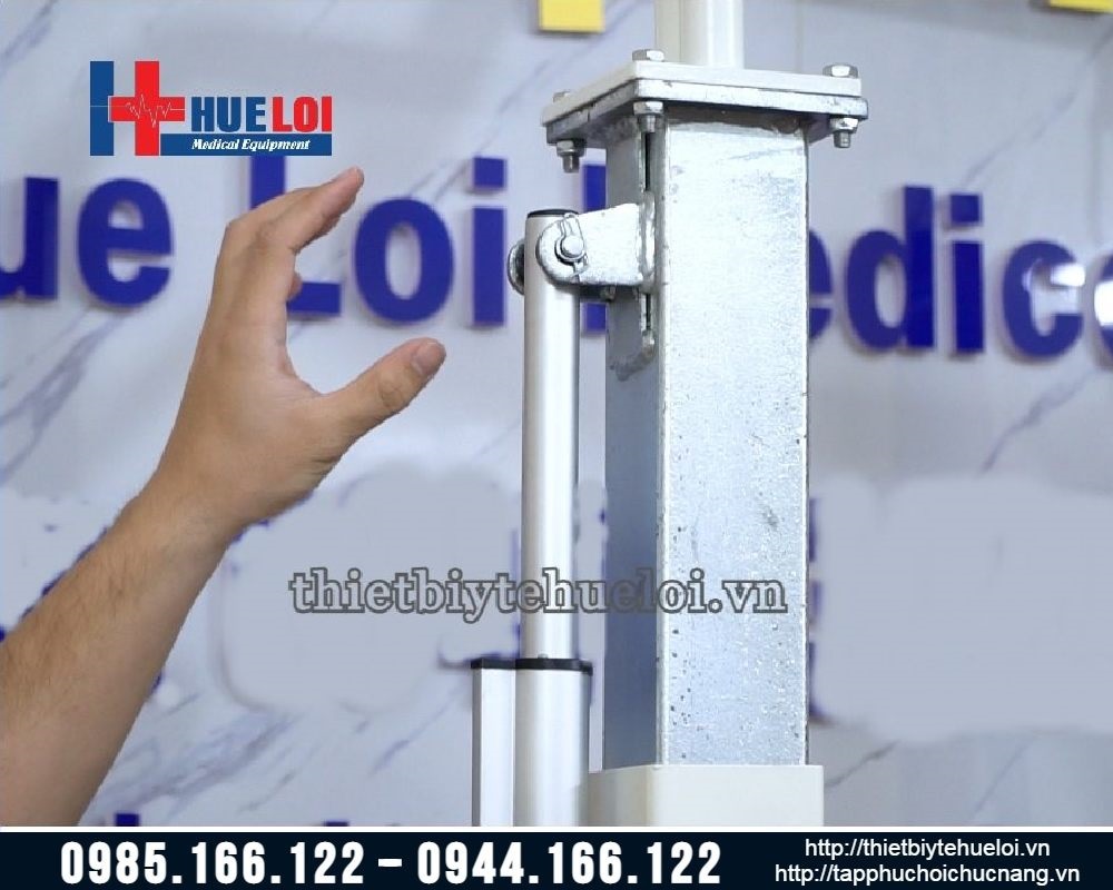 Khung tập đi bằng điện cho người già người tai biến