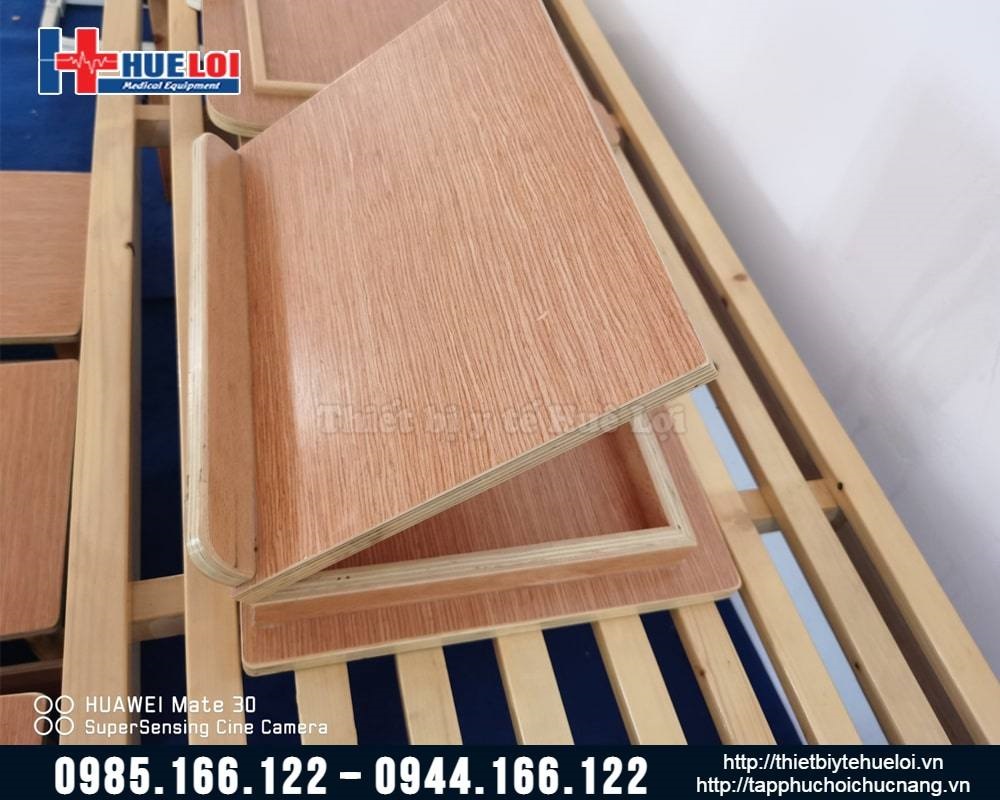 Bộ bàn ghế gỗ giúp trẻ giữ thăng bằng