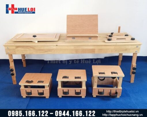Bộ bàn ghế gỗ giúp trẻ giữ thăng bằng