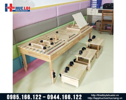Bộ bàn ghế gỗ giúp trẻ giữ thăng bằng