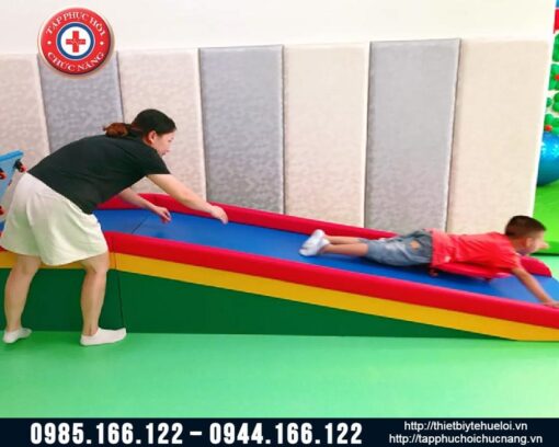 Cầu trượt giúp tập thăng bằng