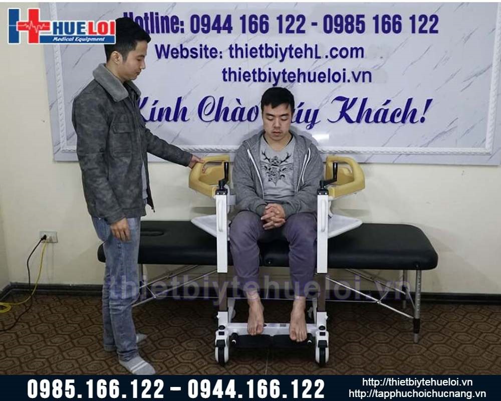 Xe lăn ghép mảnh có bô vệ sinh cho người bệnh