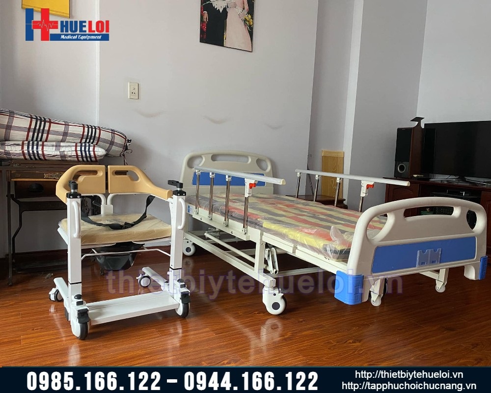 Xe lăn ghép mảnh có bô vệ sinh cho người bệnh