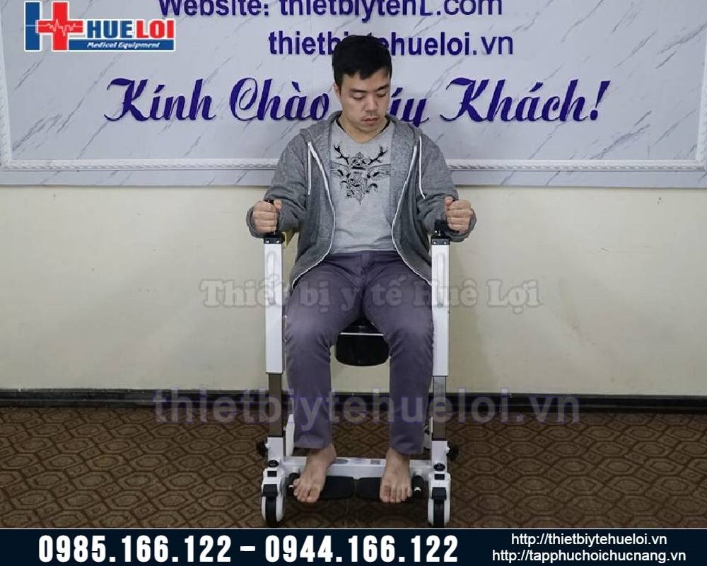 Xe lăn ghép mảnh có bô vệ sinh cho người bệnh