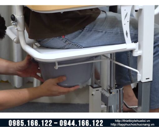 Xe lăn 2 cánh nâng hạ bằng pittong